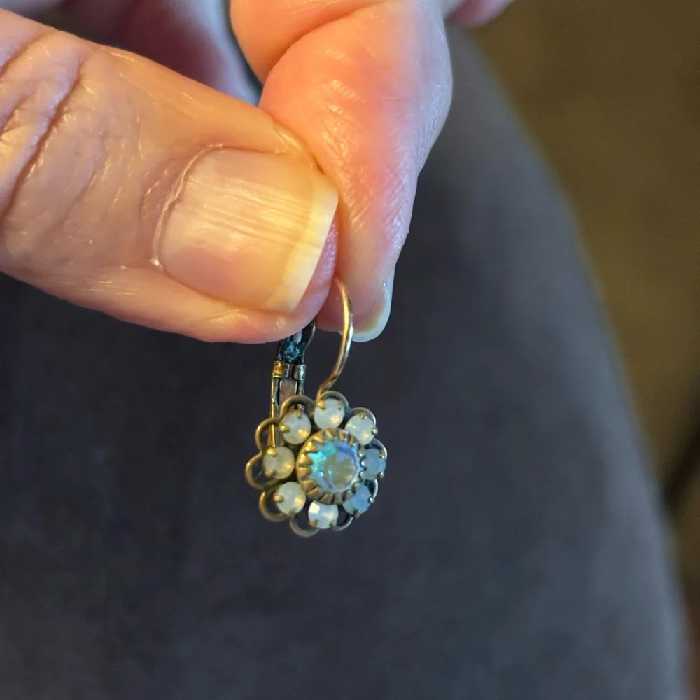 Vintage Gold Floral Crystal Earrings - Picture 3 of 6